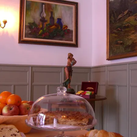 Chalet Hotel La Savoyarde Hotel 3*